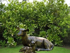 Statues & Sculptures Stags & Deers^Laying Doe & Fawn 55cm Bronze Metal Garden Statues